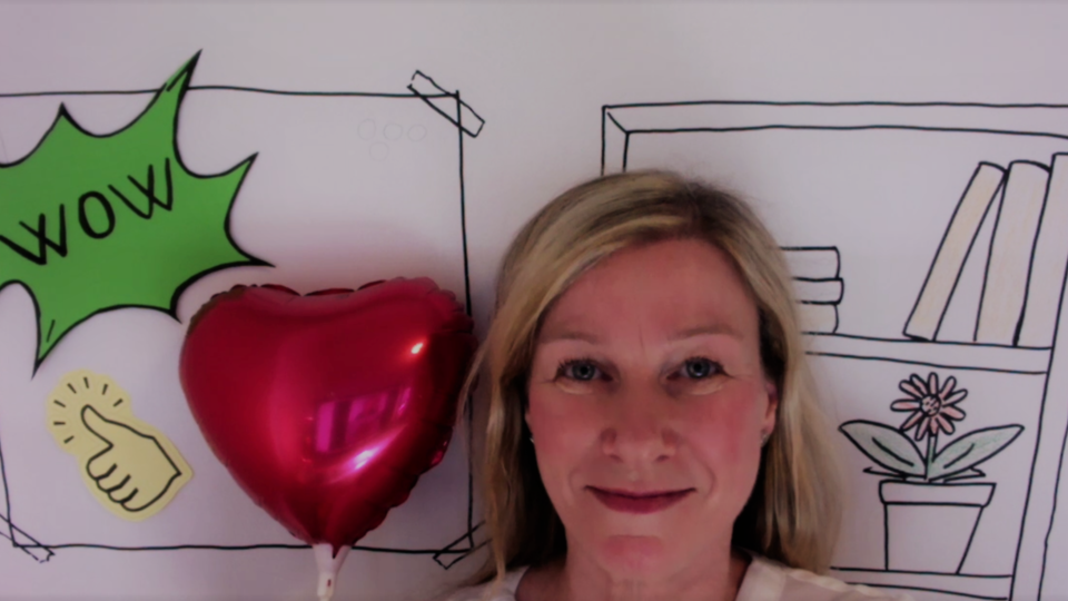Claudia Meurer mit einem Herzluftballon